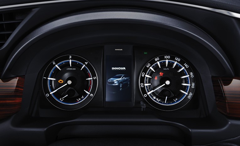 Fitur interior Toyota New Venturer 2017 dikemas dengan panel MID berkonfigurasi TFT MID