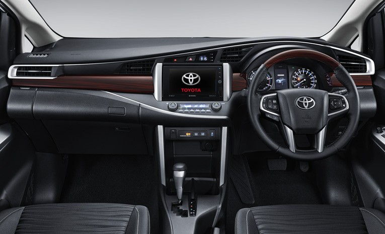 Interior Toyota New Venturer 2017 dibekali dengan fitur modern dan mumpuni