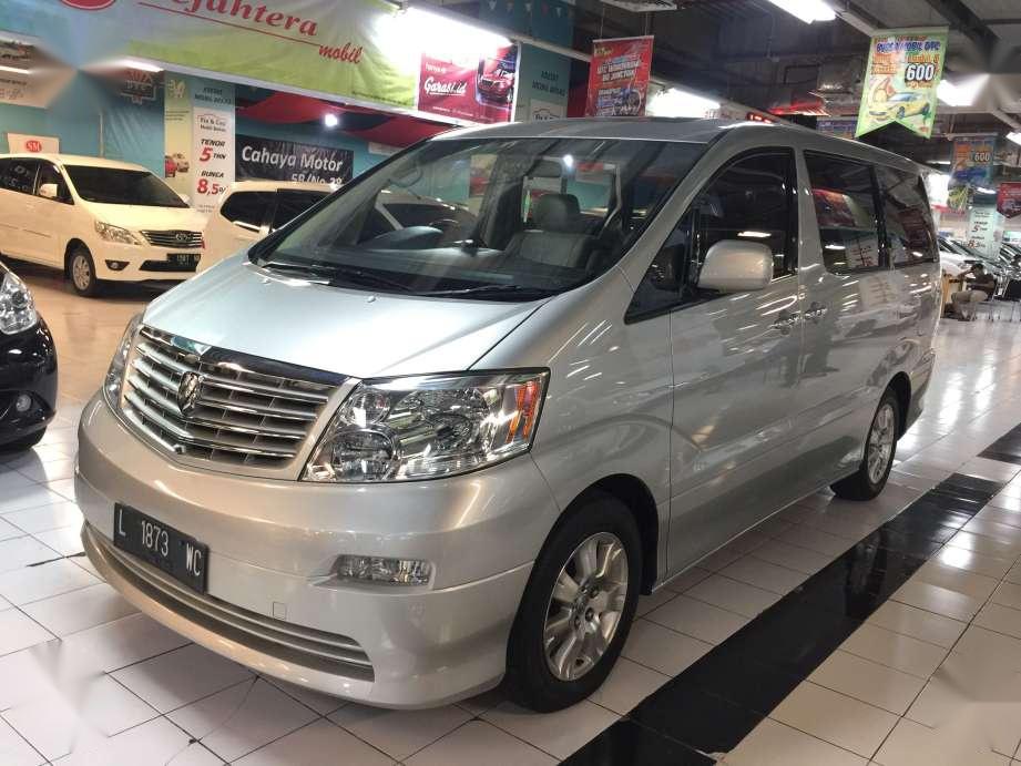 Toyota Alphard 2005: Mengarungi Jalanan Surabaya dengan Mewah yang Terjangkau?