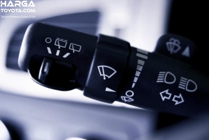 Boleh Gak Sih Mengisi Air Wiper Mobil Toyota Dengan Sampo?