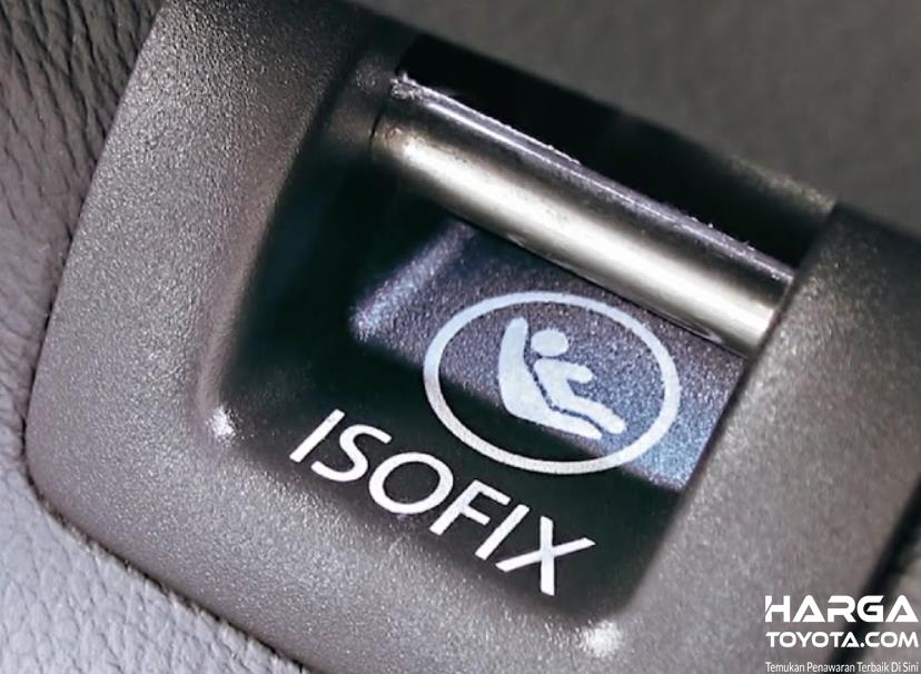 Gambar ini menunjukkan fitur isofix pada jok mobil