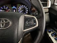 Butuh uang jual cepat Toyota Venturer 2017