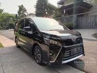 Butuh uang jual cepat Toyota Voxy 2018