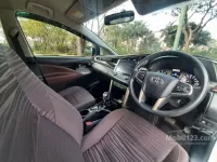 Butuh uang jual cepat Toyota Kijang Innova 2021