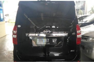 Toyota NAV1 V 2013 MPV