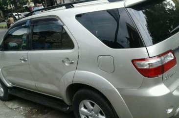 Toyota Fortuner 2,5 G Disel Autometic tahun 2010