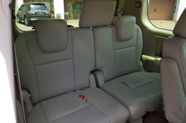 Toyota NAV1 Luxury V 2013 MPV
