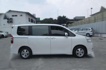 Toyota Nav1 V 2014 Minivan