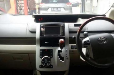 Jual Toyota Nav1 2.0 V 2013