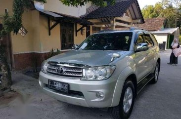 Dijual Mobil Toyota Fortuner G SUV Tahun 2011