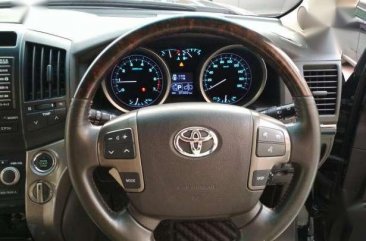 Toyota Land Cruiser AT Tahun 2010 Automatic