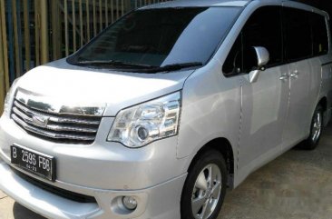 Toyota NAV1 V 2013 MPV