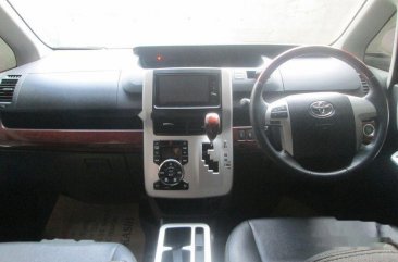 Toyota NAV1 G Luxury 2014 Minivan