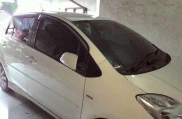 Mobil Toyota Yaris S-Limited Matic Tahun 2011