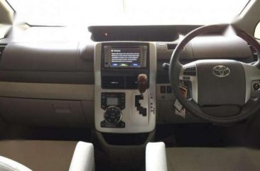 Jual Toyota Nav1 V Luxury 2013