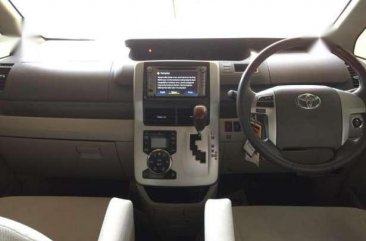 Toyota NAV1 V AT Tahun 2013 Automatic