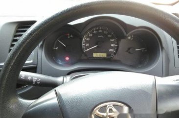 Toyota Hilux 2.0 L MT 2013