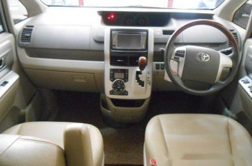 Toyota NAV1 V 2013 Dijual 