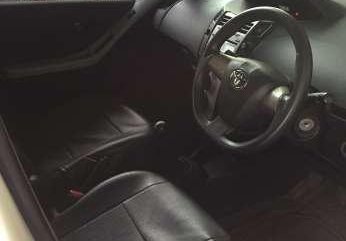 2013 Toyota Yaris type E dijual 