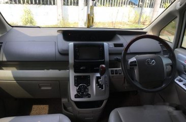 Toyota NAV1 V 2013 MPV dijual
