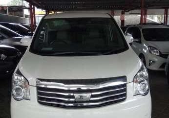 2013 Toyota NAV1 AT dijual