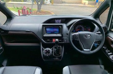 Toyota Voxy 2018 dijual cepat