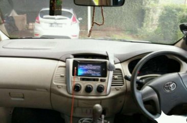 Jual Toyota Kijang Innova 2.0 G harga baik