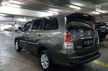 Butuh uang jual cepat Toyota Kijang Innova 2010