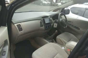 Butuh uang jual cepat Toyota Kijang Innova 2009