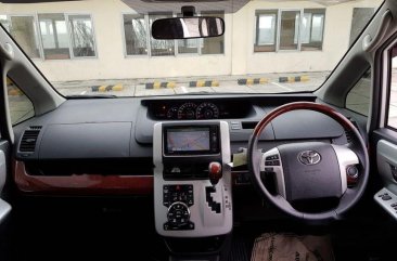 Jual Toyota NAV1 2016 Automatic