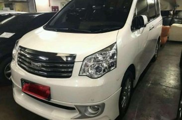 Toyota NAV1 V Limited bebas kecelakaan