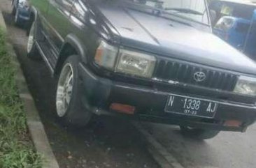 Butuh uang jual cepat Toyota Kijang 1996