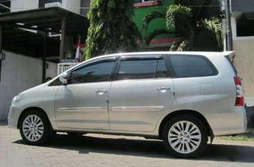 Toyota Kijang Innova 2004 bebas kecelakaan