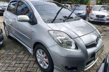 Butuh uang jual cepat Toyota Yaris 2011