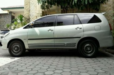 Toyota Kijang Innova 2005 bebas kecelakaan