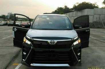 Butuh uang jual cepat Toyota Voxy 2017