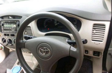 Butuh uang jual cepat Toyota Kijang Innova 2010