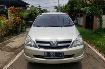 Toyota Kijang Innova E 2.0  bebas kecelakaan