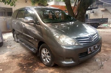 Butuh uang jual cepat Toyota Kijang Innova 2010