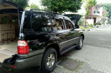 Butuh uang jual cepat Toyota Land Cruiser 2003