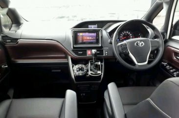 Toyota Voxy 2018 dijual cepat