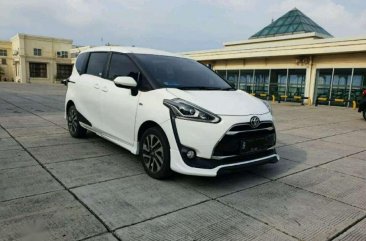 Butuh uang jual cepat Toyota Sienta 2017