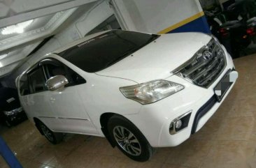 Butuh uang jual cepat Toyota Kijang Innova 2015