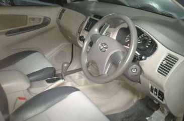 Butuh uang jual cepat Toyota Kijang Innova 2012