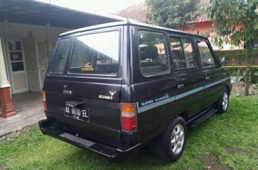 Butuh uang jual cepat Toyota Kijang 1993