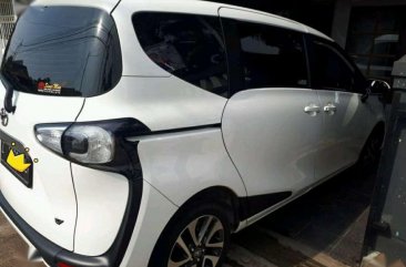 Butuh uang jual cepat Toyota Sienta 2017