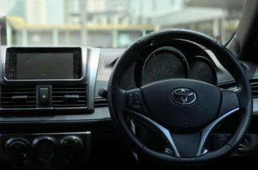 Butuh uang jual cepat Toyota Yaris 2015