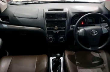 Butuh uang jual cepat Toyota Veloz 2015