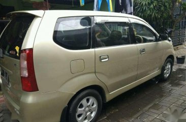 Toyota Avanza 2004 dijual cepat