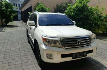 Butuh uang jual cepat Toyota Land Cruiser 2013